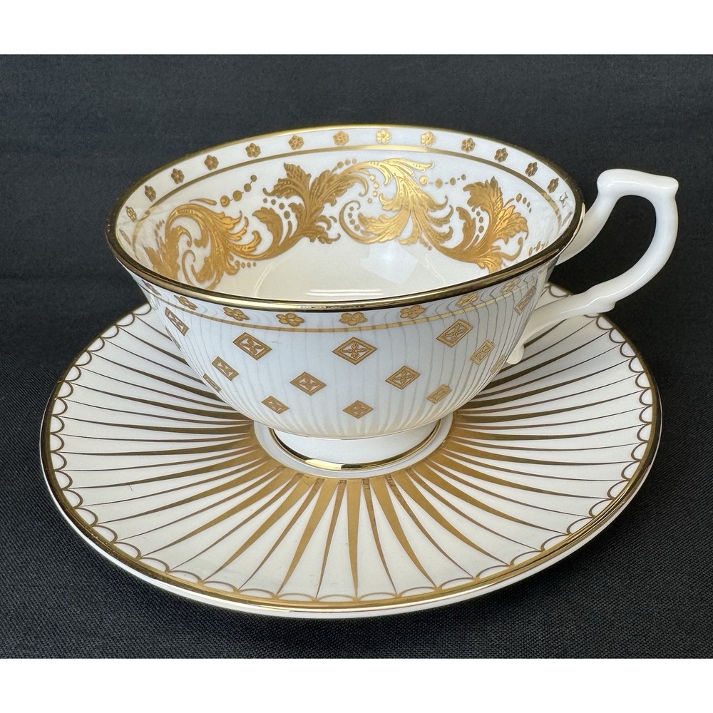 Royal Collection Buckingham Palace White Drawing Room Gold & White Tea Cup Set